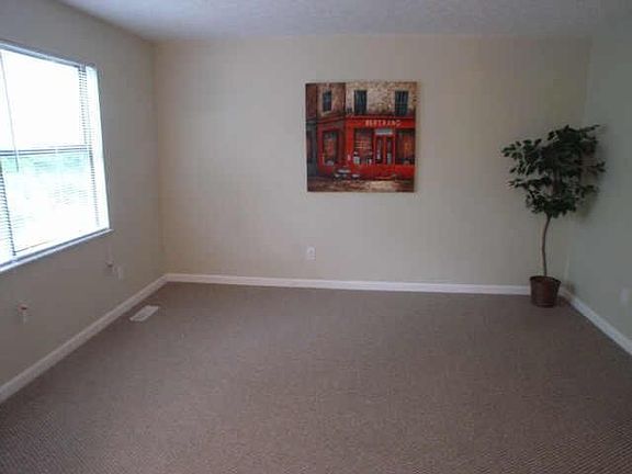 5th image of 2409 Dorothy Ln