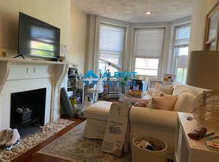 250 Newbury St APT 1F, Boston, MA 02116