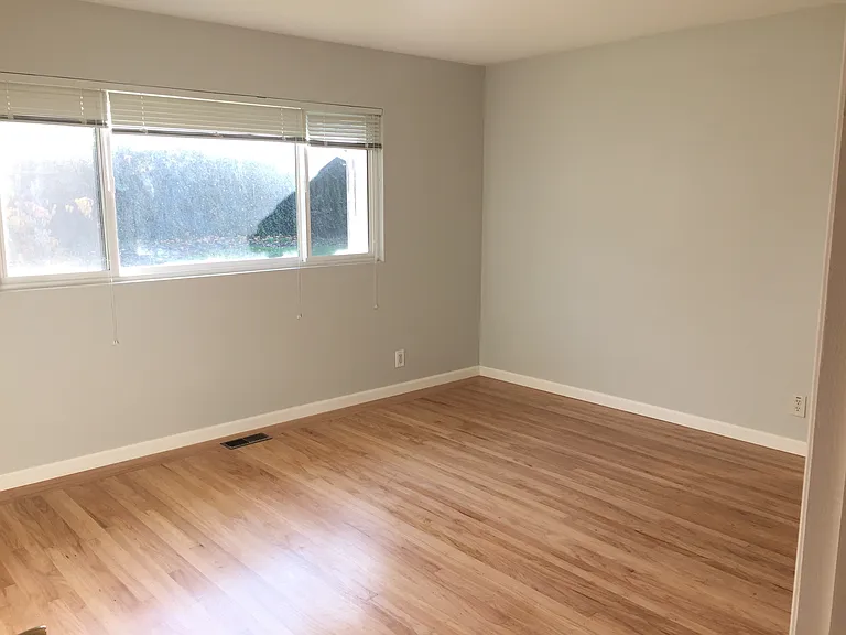 7466 Heatherwood Dr — Photo 8