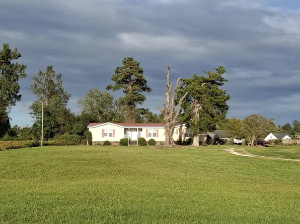 662 Huffmantown Rd, Richlands, NC 28574