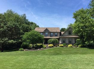 9870 Rolling Greens Dr, Pinckney, MI 48169