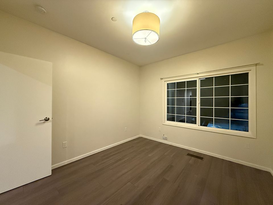 1st image of 529 29th St #529