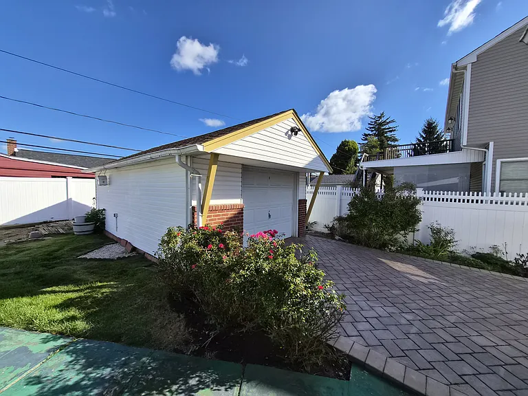 35 Elwood Ave — Photo 21