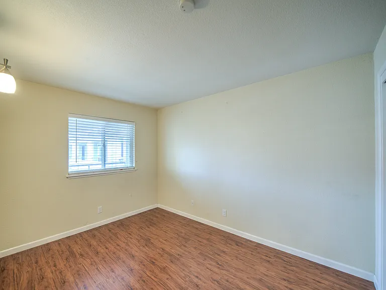 530 24th Street — Photo 5