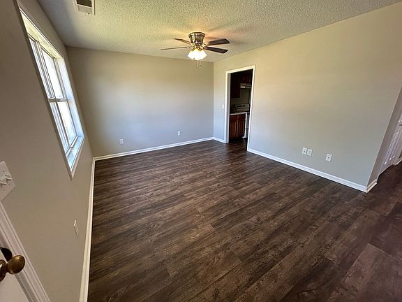 2nd image of 1617 Campbell St #B