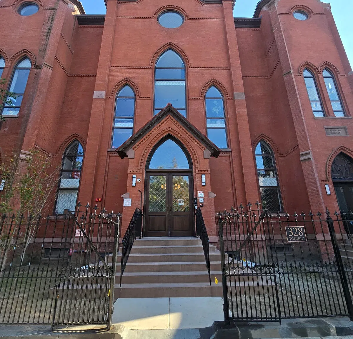 2 bed, $4,900 — Photo 1
