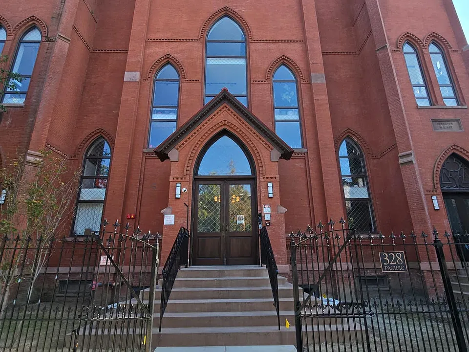 327 Pacific Ave #406