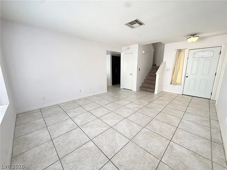 2066 Waverly Cir — Photo 32