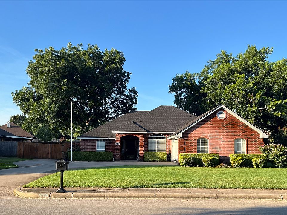 1st image of 2110 Sagewood Dr