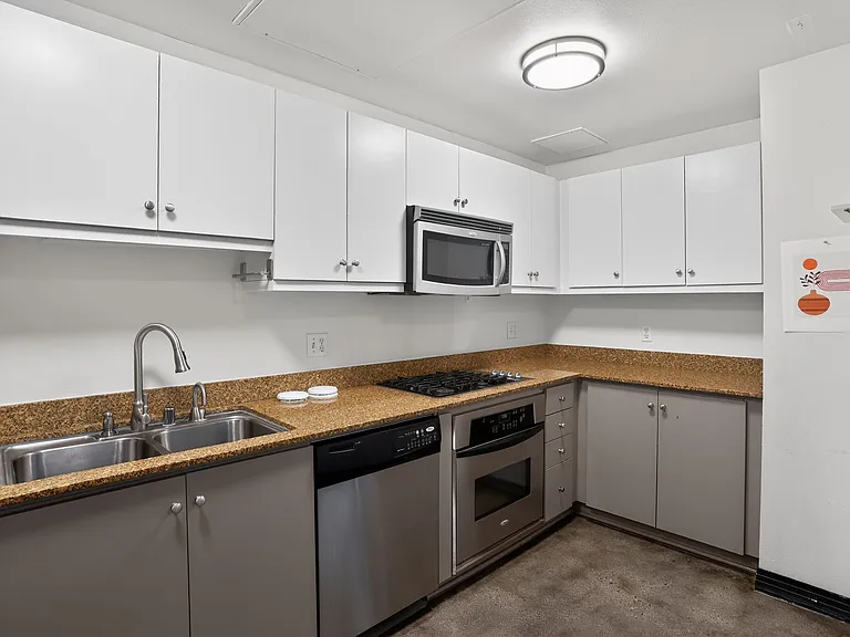 485 W Center Street Promenade — Photo 25