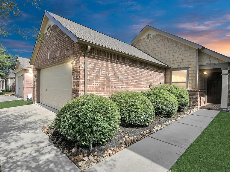 2930 Ribbon Creek Way — Photo 1