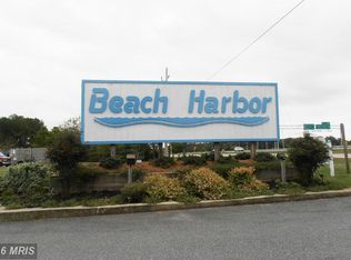 1 Beach Harbor Dr, Grasonville, MD 21638