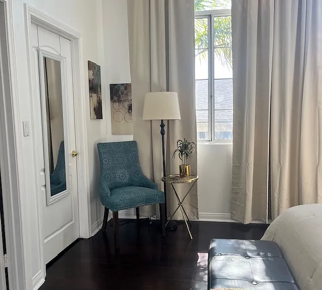 408 W Queen St #109 — Photo 27