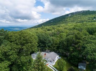 24 Baxter Rd, Pine Bush, NY 12566