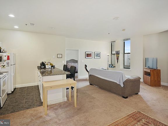 5th image of 1001 Chestnut St #1005W