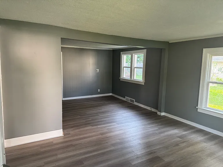 2305 N Ellis St — Photo 4