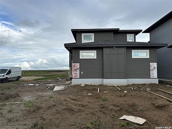 3rd image of 492 Woolf BEND