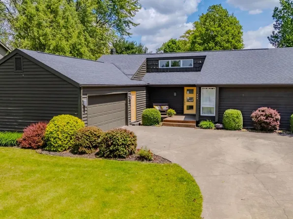 712 Allen Dr, Sweetser, IN 46987