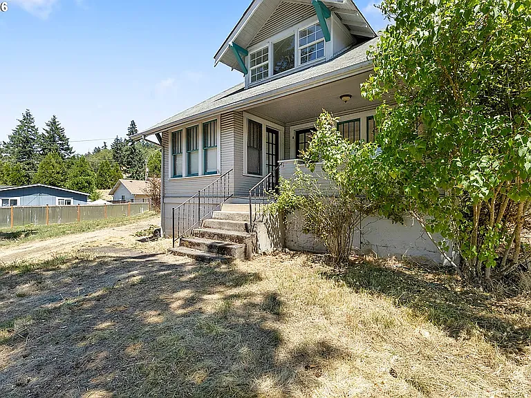 612 N State St — Photo 1