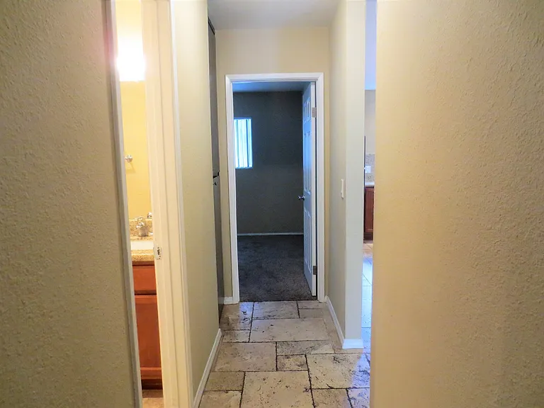 La Paloma Apartments — Photo 11
