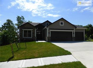 2513 SW Mitchell St, Oak Grove, MO 64075