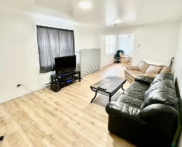 285 Saint John St #3 — Photo 4
