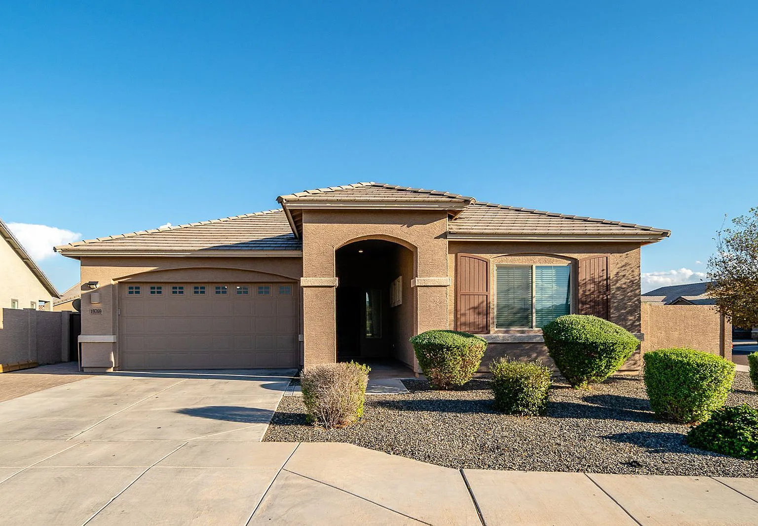 4 bed, 2.5 bath, 2328 sqft, $3,400 — Photo 3
