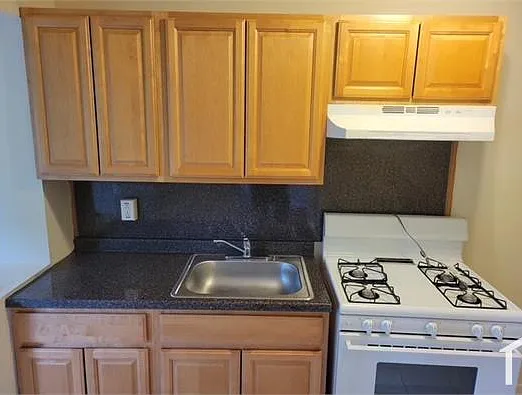 352 W Milne St — Photo 2