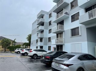 8261 NW 8th St APT 438, Miami, FL 33126