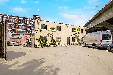 3rd image of 1092 Calcot Pl #8