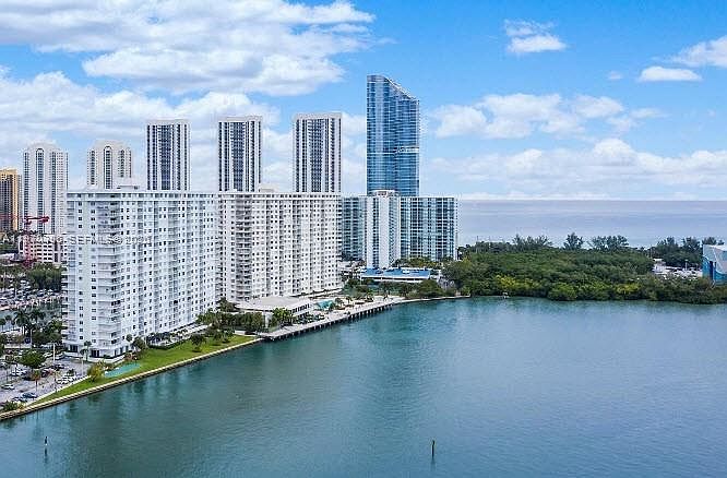 1st image of 300 Bayview Dr APT 2101