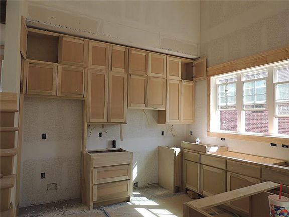 5th image of 204 NW 3rd St