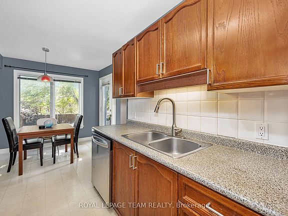 4th image of 96 Redpath Dr