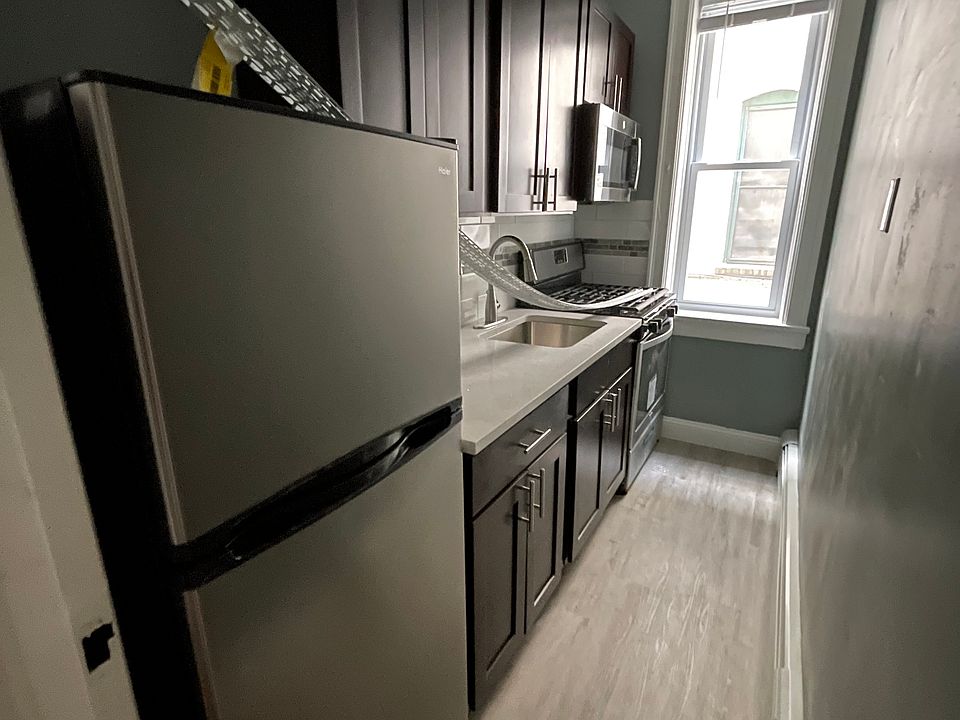 1st image of 166 Jewett Ave #4A