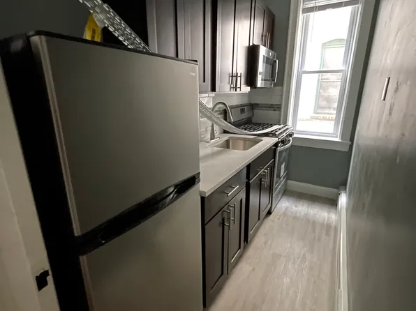 166 Jewett Avenue image 2 of 7