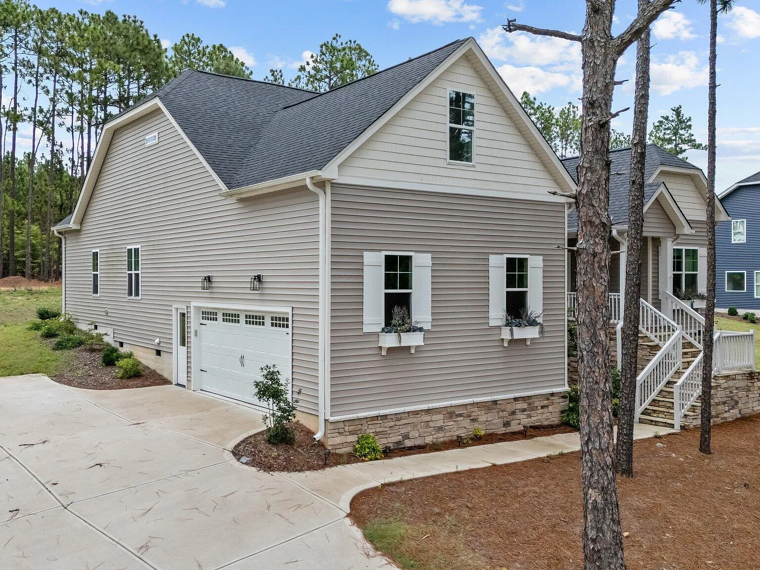 4 bed, 3.0 bath, 2320 sqft, $2,600 — Photo 3