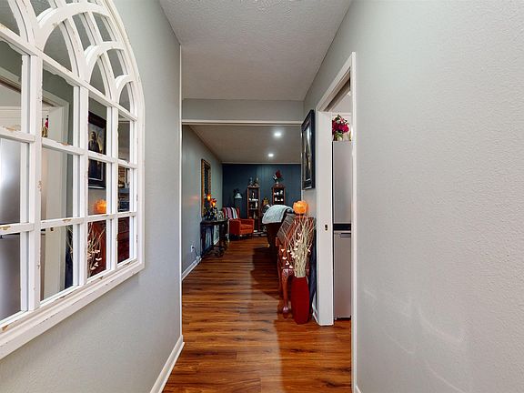 2nd image of 103 Woodbriar Way