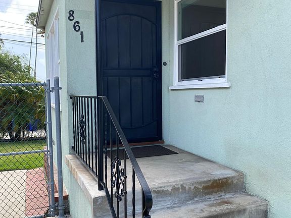 Main entrance to 861