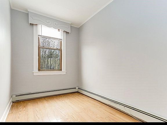 3rd image of 81 E 24th St #2