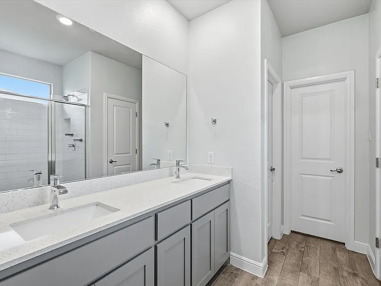 704 Wilmott Ter — Photo 10