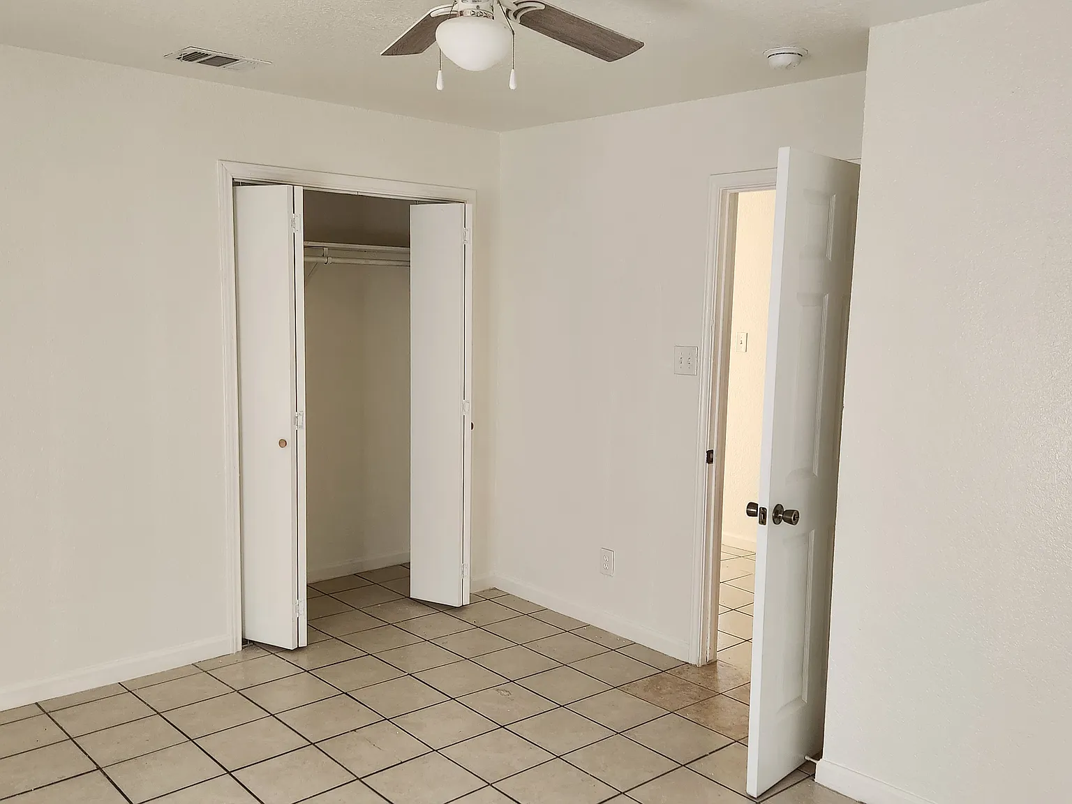 606 S Chupaderas St — Photo 4