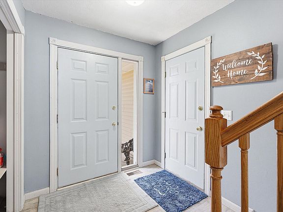 4th image of 524 Frankfort Way