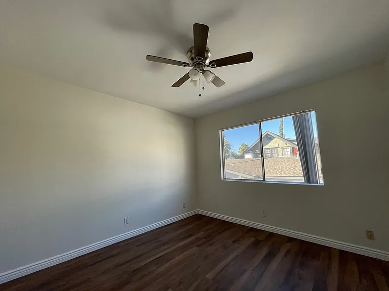 70 N Meridith Ave — Photo 13