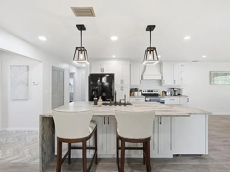 2325 Lauderdale Ct — Photo 3