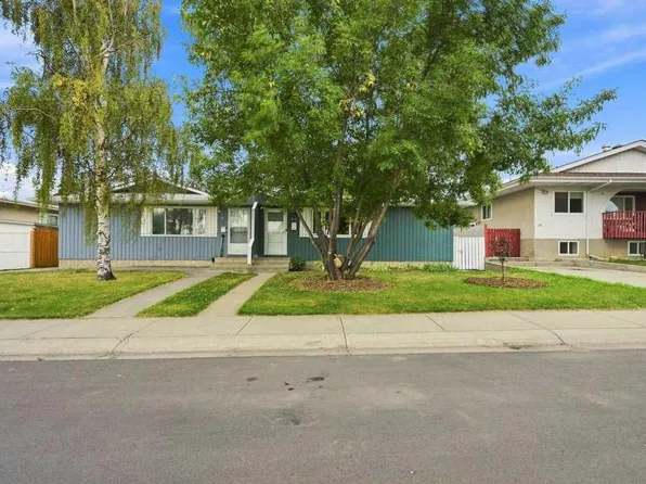 98 N Huntwick Way NE, Calgary, AB T2K 4H3