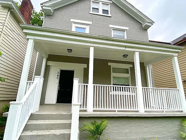 240 Helen St