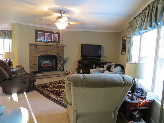 3rd image of 2747 Hughes Dr