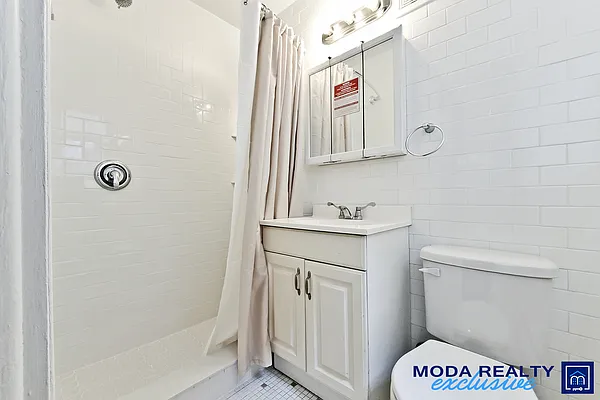Rented by Moda Realty | media 10