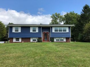 560 Knauss Rd, Nazareth, PA 18064
