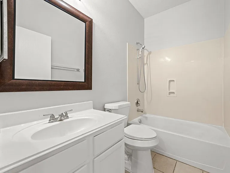 2746 Grahamwood Ln — Photo 14
